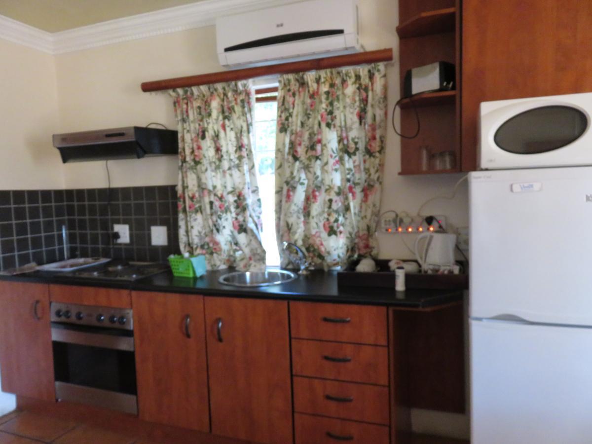 Meerhof Lodge Hartbeespoort Buitenkant foto