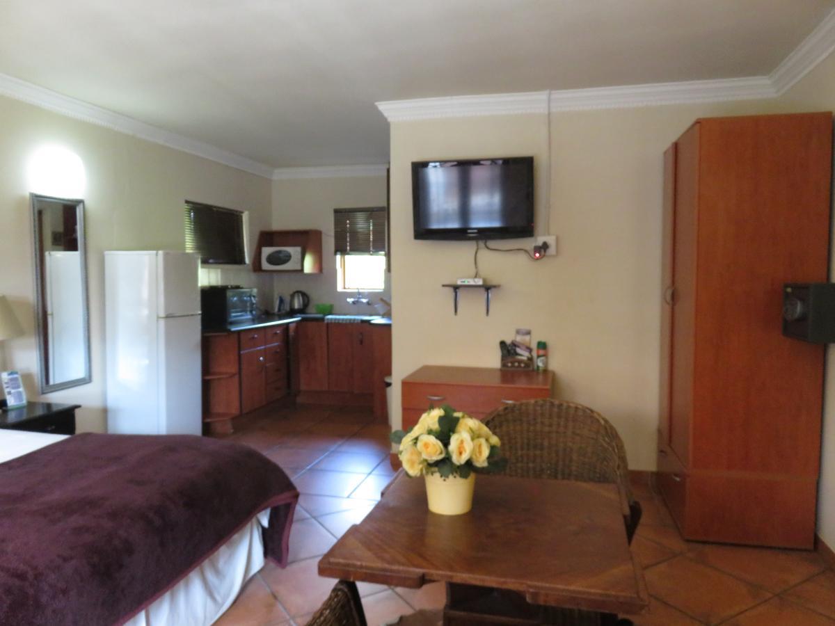 Meerhof Lodge Hartbeespoort Buitenkant foto